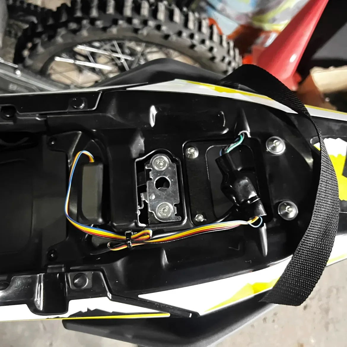 Ultra Bee Dynamic Brake Light Strip