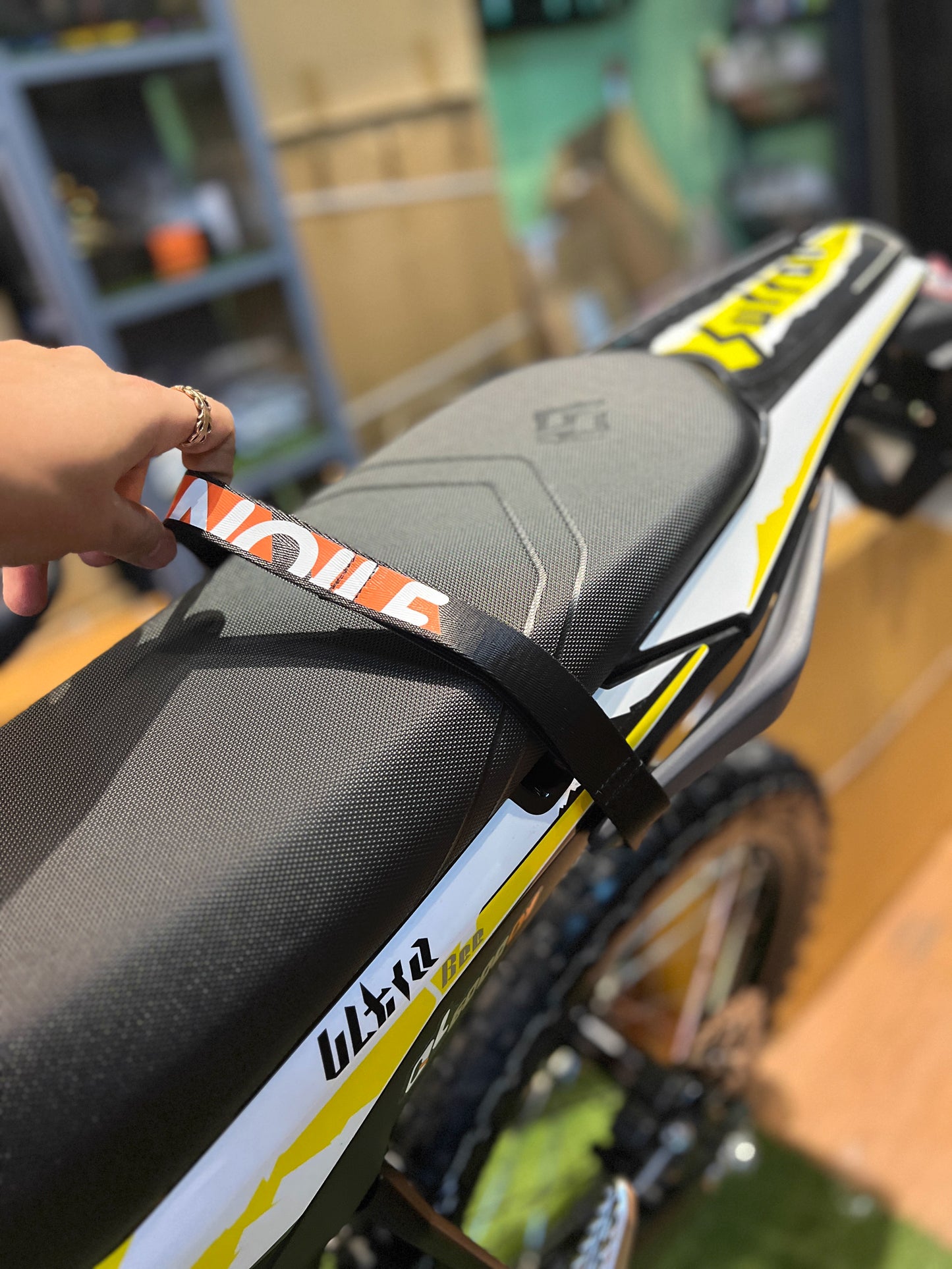 Ultra Bee Enduro Pull Strap